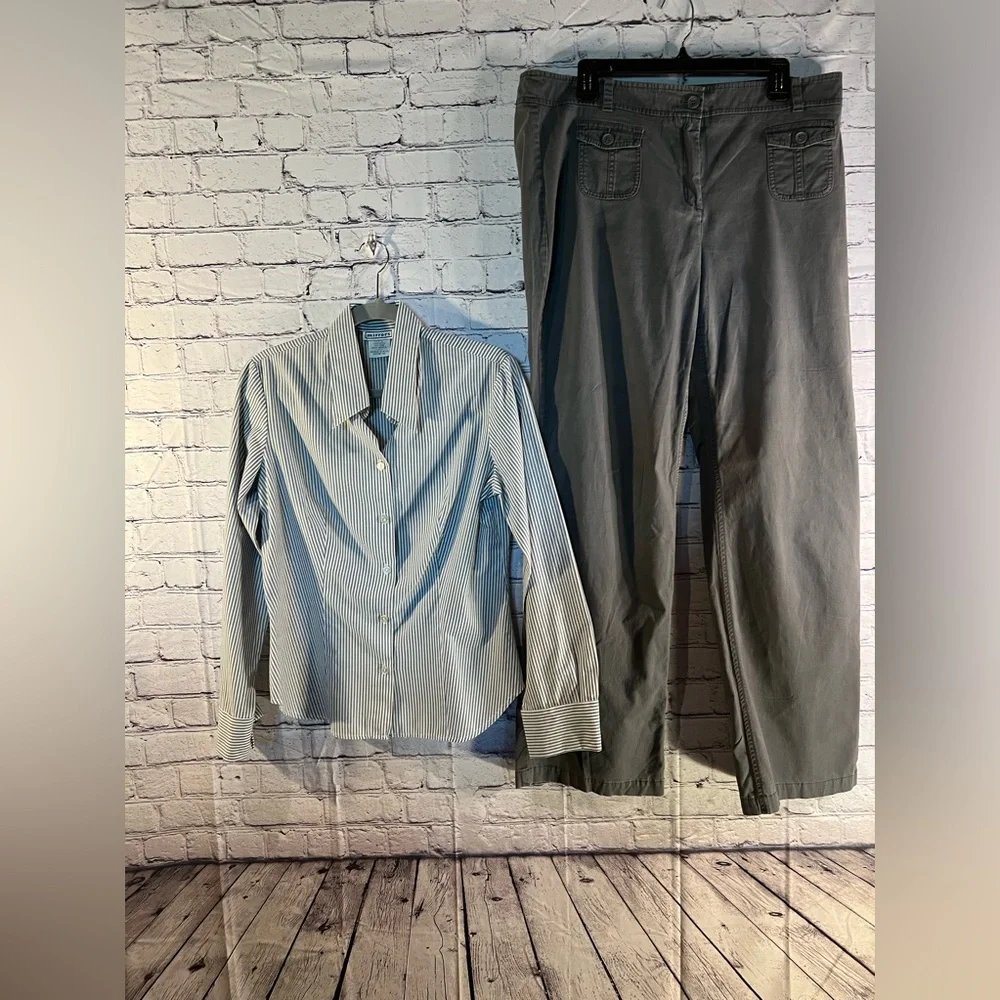 Mirrors Ladies gray pin stripes shirt. Button down front and buttons on sleeves. - Picture 5 of 7